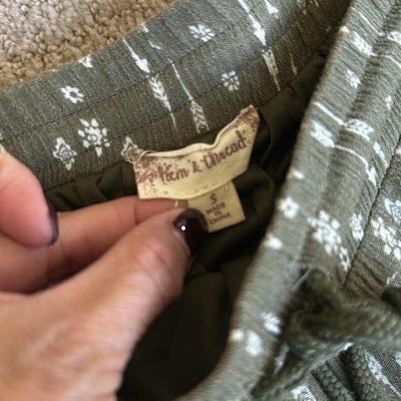 Hem & Thread Wide-Leg Cropped Pants - Picture 4 of 5